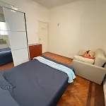Lindo Apart A 3 Minutos Da Praia De Copacabana N.S 166/83